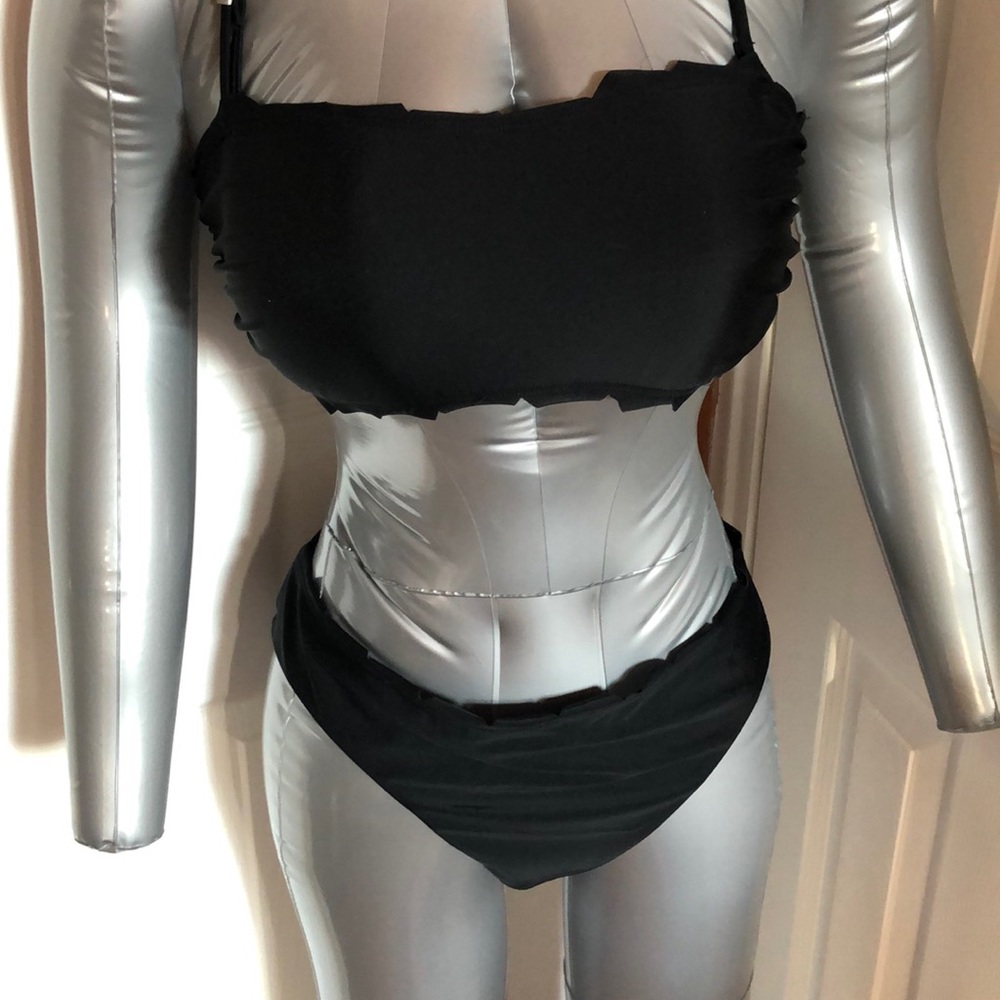 Scalloped bandeau bikini w/strap top M
